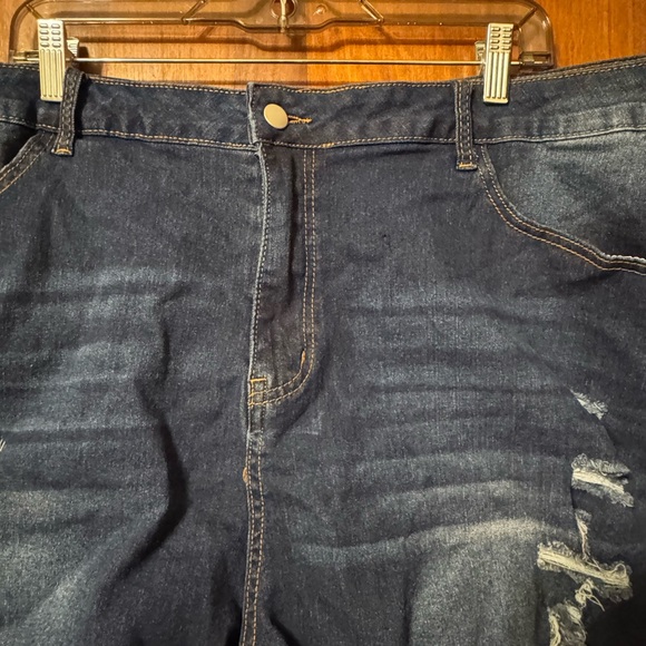 Women’s Distressed Plus Size Denim Shorts - Size 6XL / Size 24 - Picture 3 of 6
